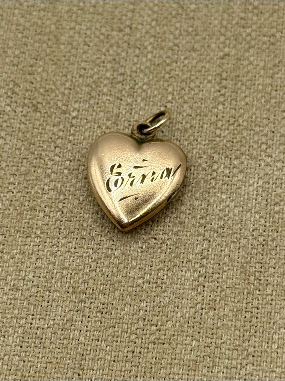 vintage Heart Locket Pendant in Gold Tone Personalized Script
